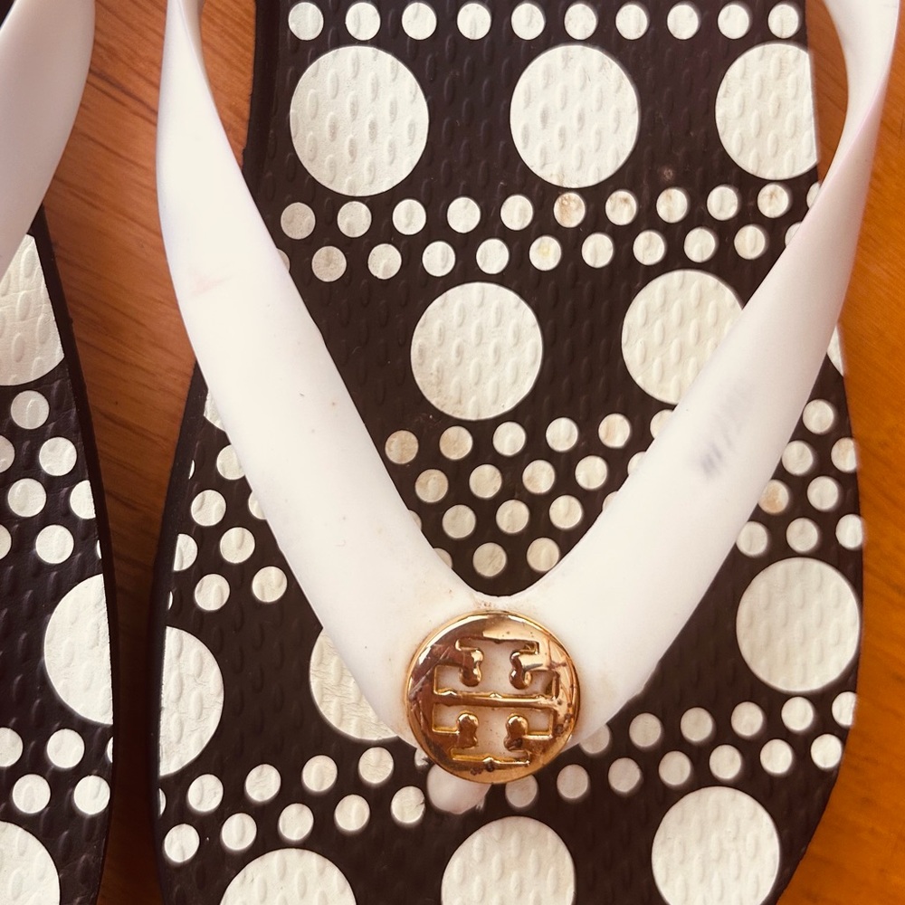 Tory Burch Polka Dot Black and Off White Classic Flip Flop Sandals Size 9 Gold T - Picture 4 of 11